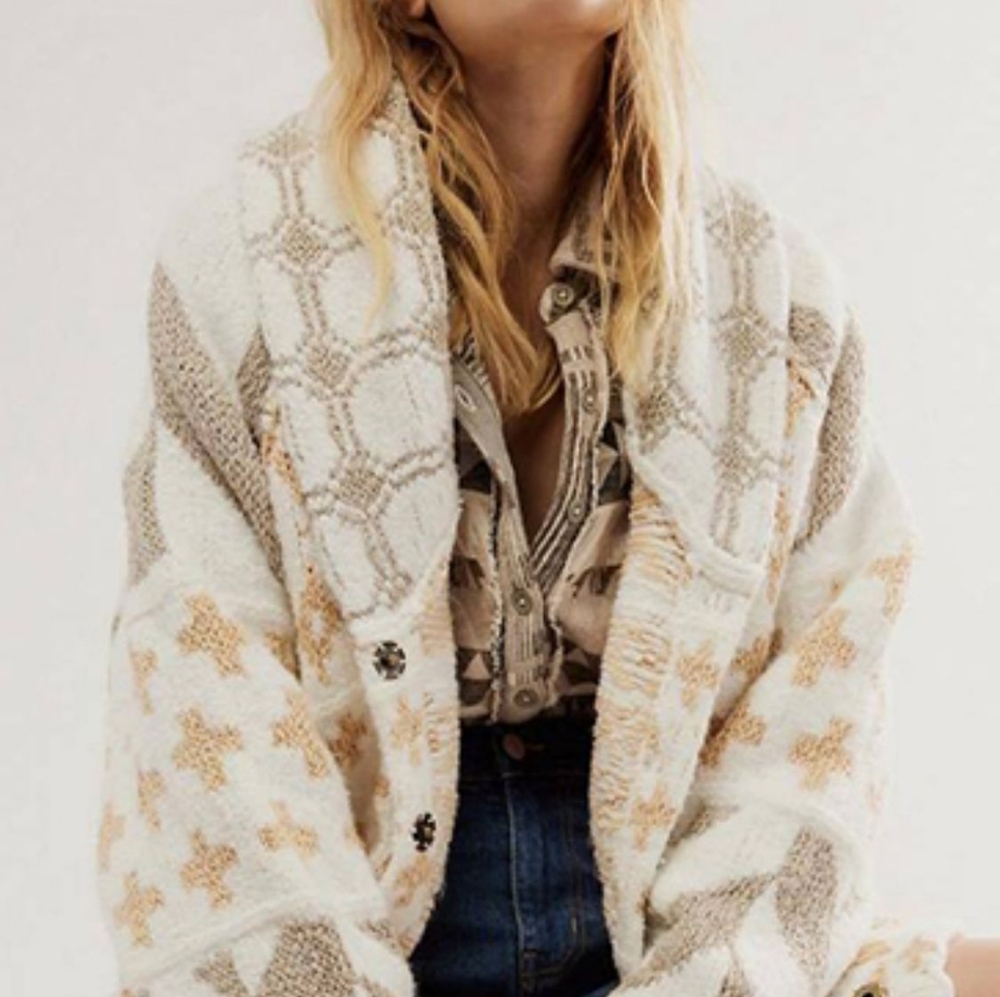 Cozy Geometric Patterned Sweater - Cream and Tan - Picture 2 of 5